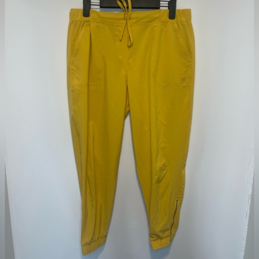 Albion yellow Jetsetters  size small PETITE‎